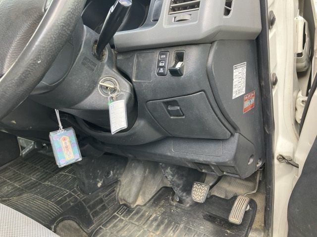 2005 Toyota Hiace auction photo 6