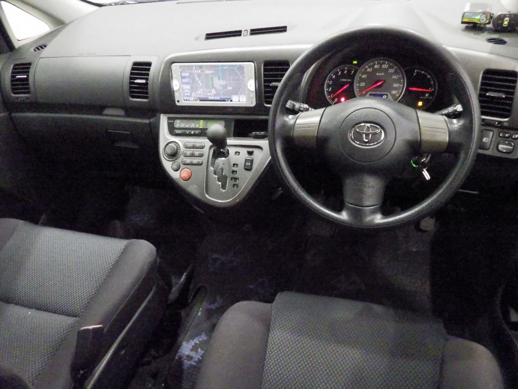 2003 Toyota Wish G auction photo 3