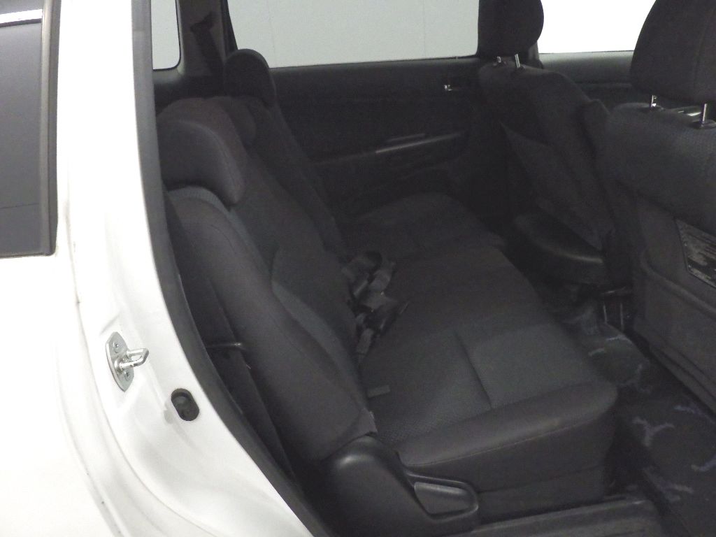 2003 Toyota Wish G auction photo 7