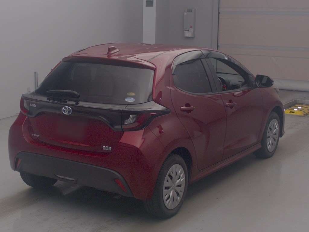 2020 Toyota Yaris ハイブリッドX 4WD auction photo 2