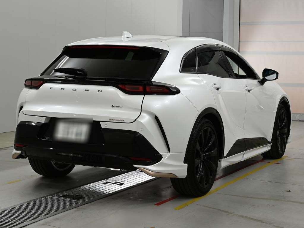2023 Toyota Crown Sport Z 4WD auction photo 2