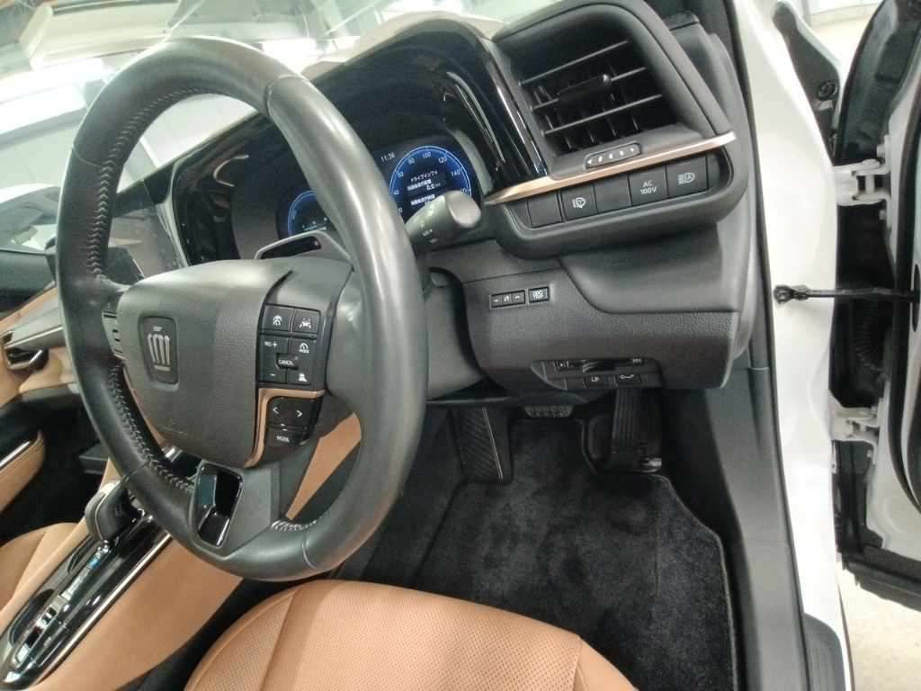 2023 Toyota Crown Sport Z 4WD auction photo 9