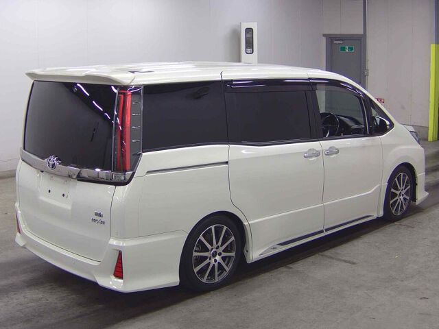 2019 Toyota Noah SI WXB 2 auction photo 5