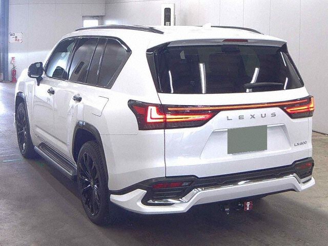 2023 Lexus LX LX600 Off-Road 4WD auction photo 2