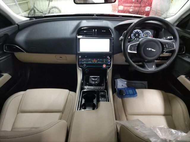2018 Jaguar XE XE Prestige auction photo 3