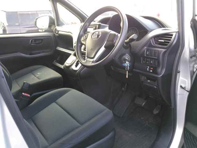 2021 Toyota Noah 4WD X auction photo 3