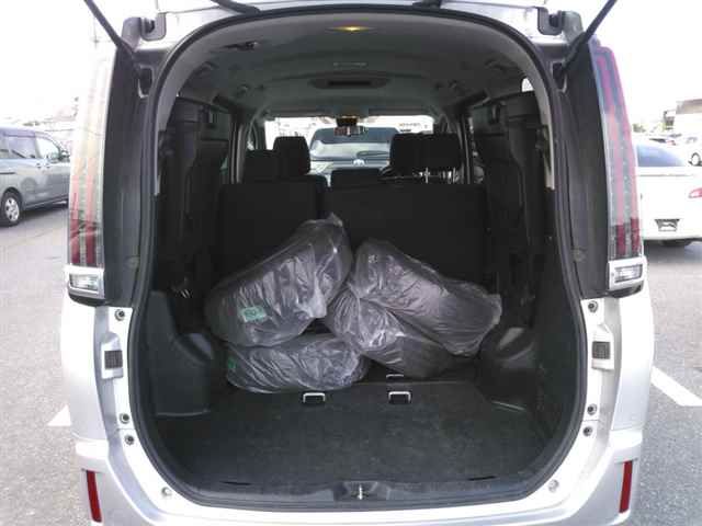 2021 Toyota Noah 4WD X auction photo 10