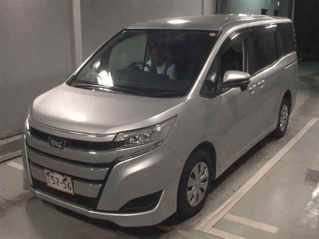 2021 Toyota Noah 4WD X auction photo 4