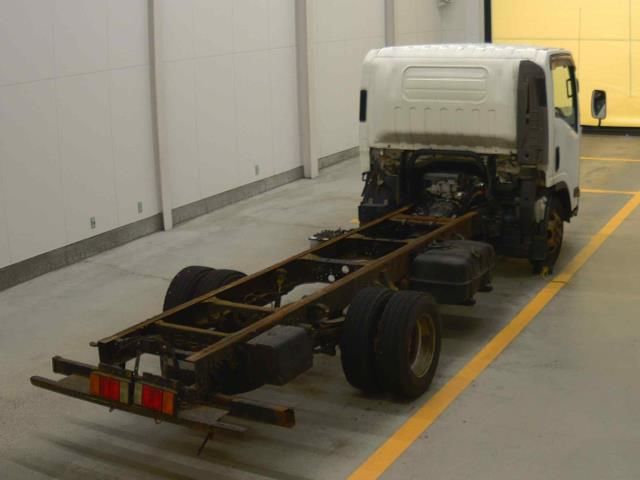 2012 Isuzu Elf シャーシ auction photo 2