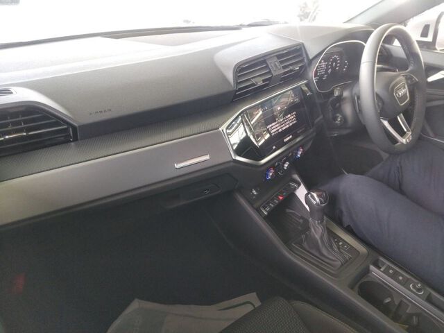 2023 Audi Q3 35TFSI Sライン auction photo 3