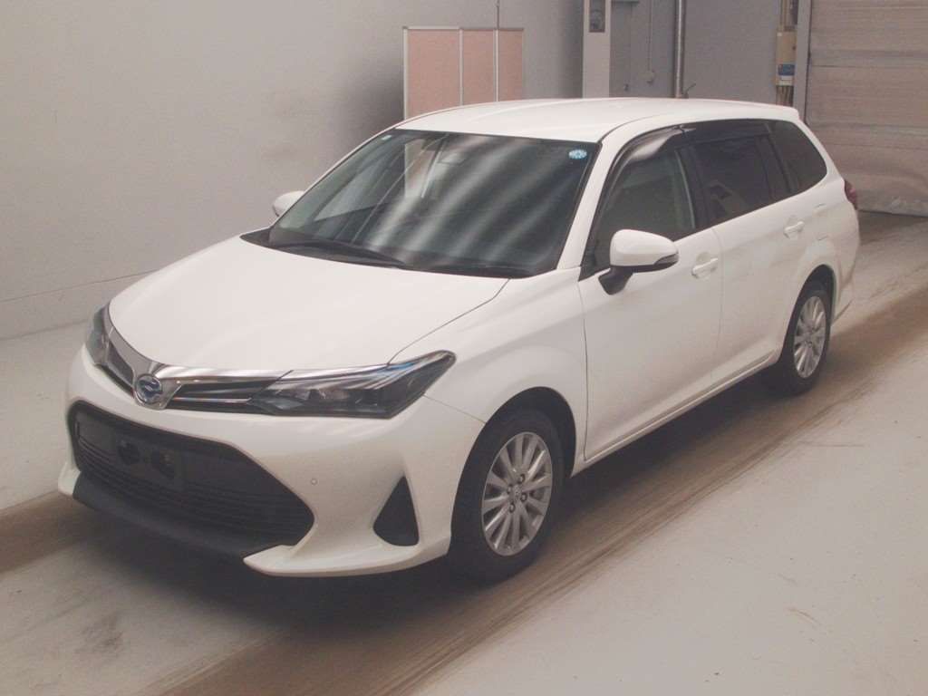 2022 Toyota Corolla Fielder ハイブリッド EX Japan auction vehicle