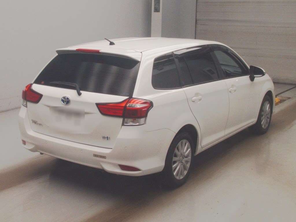 2022 Toyota Corolla Fielder ハイブリッド EX auction photo 2