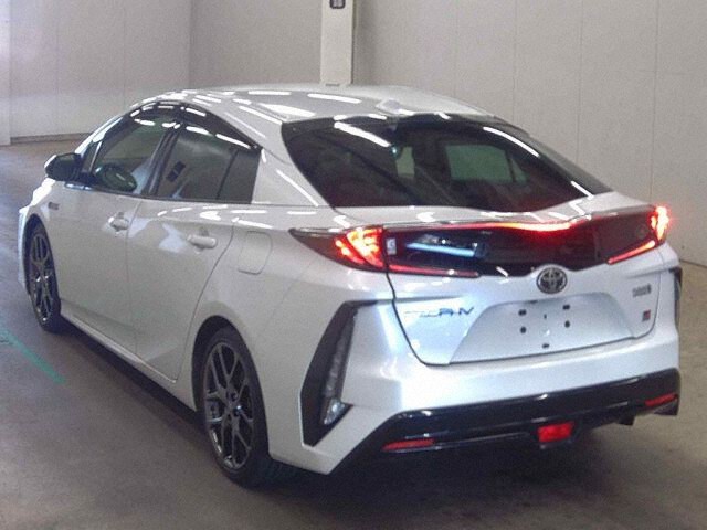 2020 Toyota Prius PHEV SナビP GRスポーツ auction photo 2