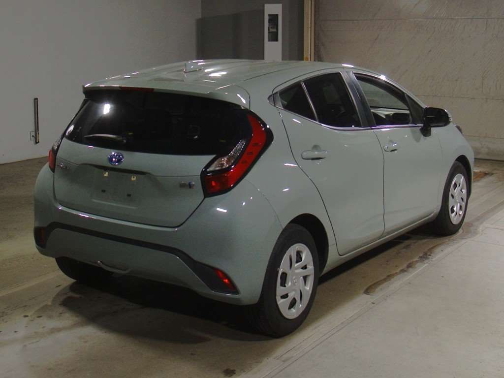 2022 Toyota Aqua X auction photo 2