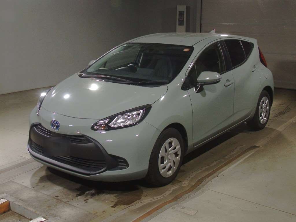 2022 Toyota Aqua X Japan auction vehicle