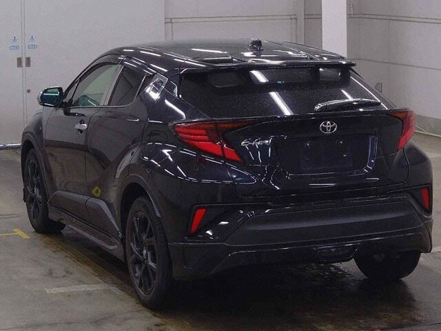 2022 Toyota C-HR G-Tモドネロセーフ+2 4WD auction photo 2