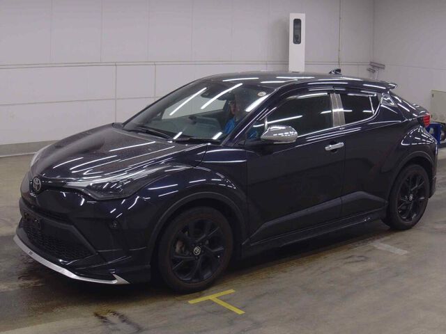 2022 Toyota C-HR G-Tモドネロセーフ+2 4WD auction photo 4