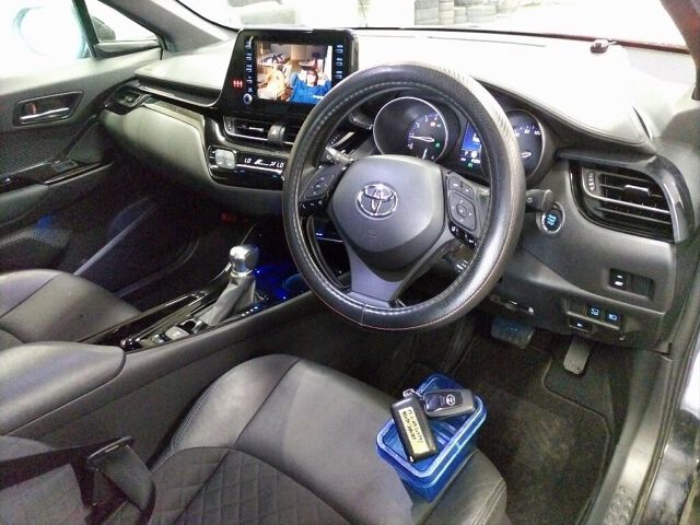2022 Toyota C-HR G-Tモドネロセーフ+2 4WD auction photo 3