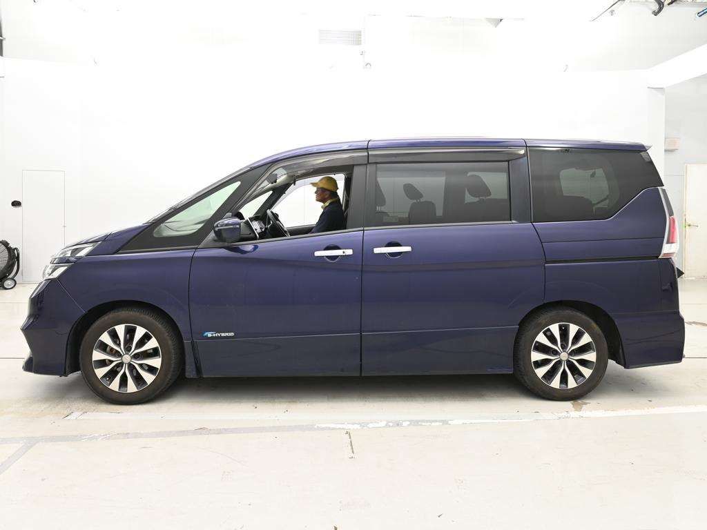 2017 Nissan Serena Highway Star V Selection auction photo 4