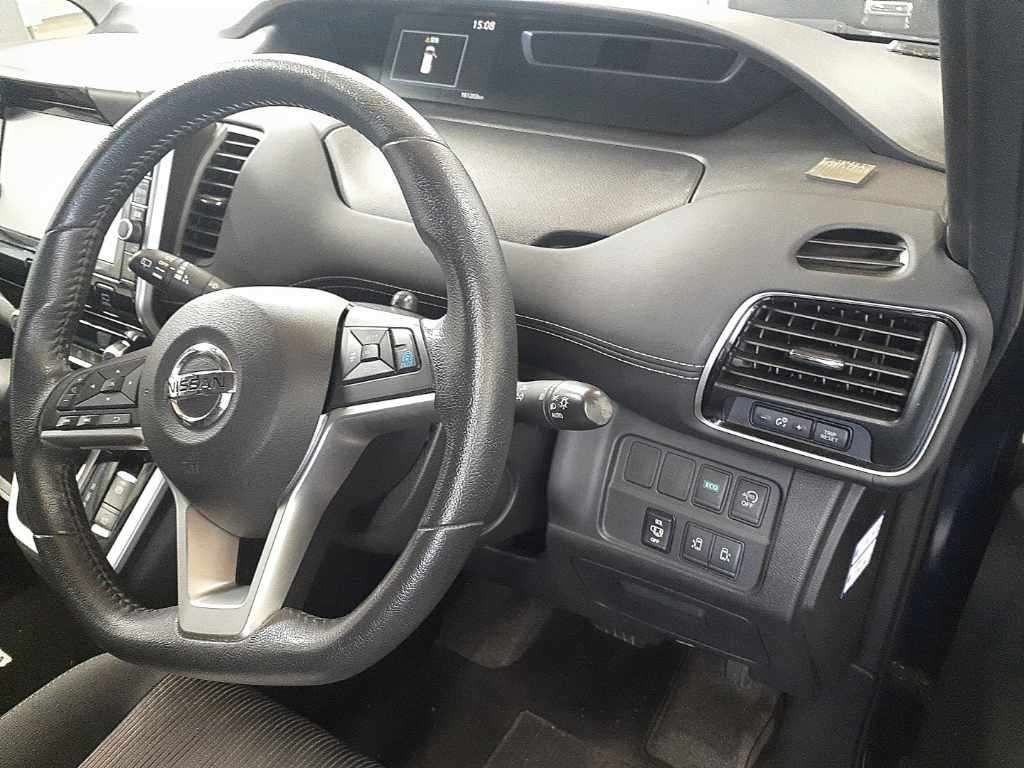 2017 Nissan Serena Highway Star V Selection auction photo 9