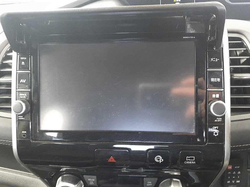 2017 Nissan Serena Highway Star V Selection auction photo 12