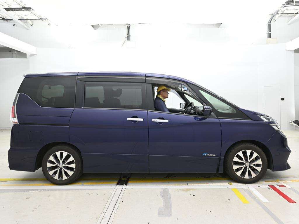 2017 Nissan Serena Highway Star V Selection auction photo 3