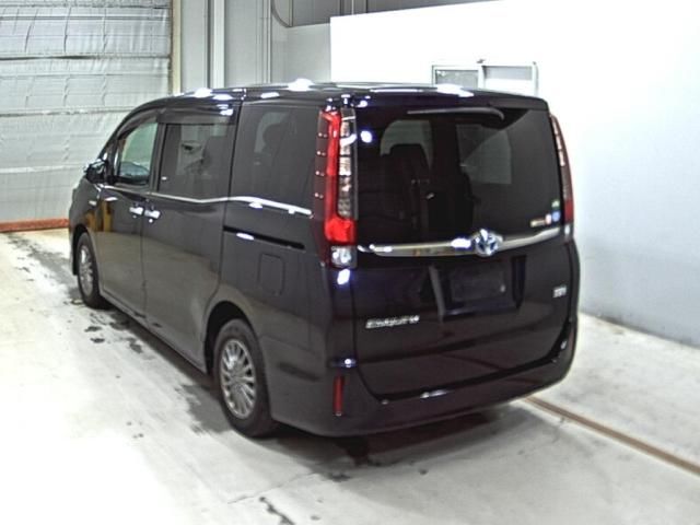 2016 Toyota Esquire ハイブリッドGi ブラックテーラード 10インチナビ auction photo 2