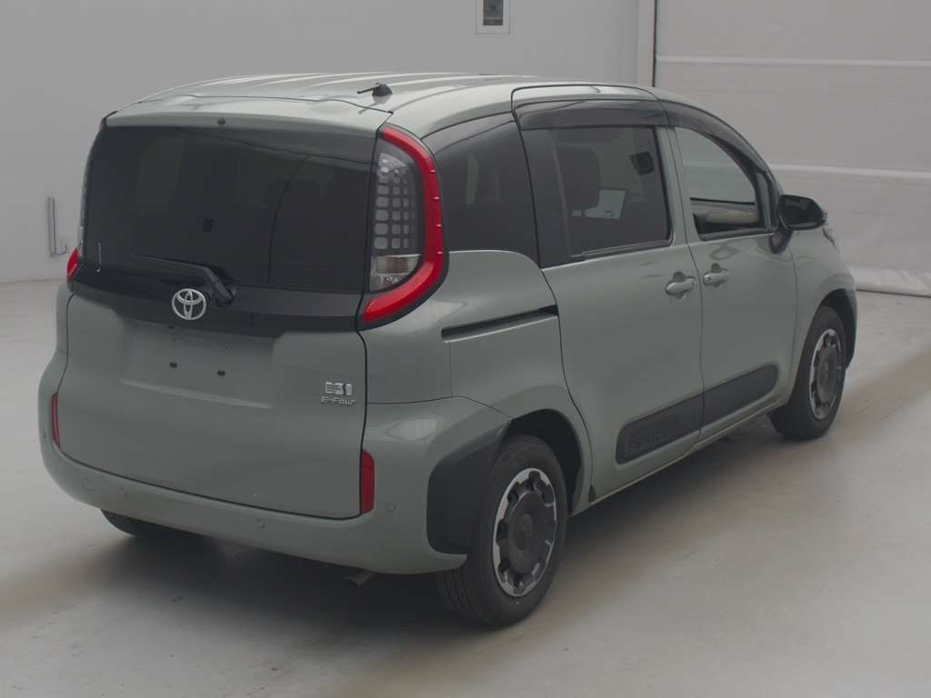 2023 Toyota Sienta ハイブリッドZ 4WD auction photo 2