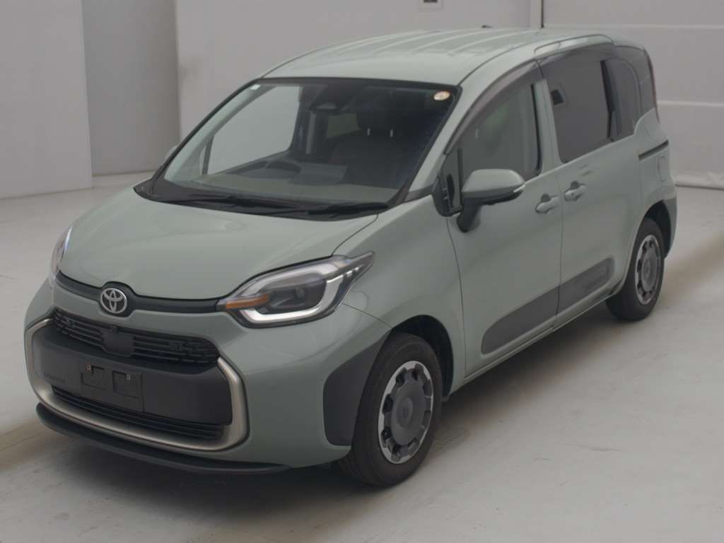 Japan Auction Vehicles 4 2023 Toyota Sienta ハイブリッドZ 4WD auction photo