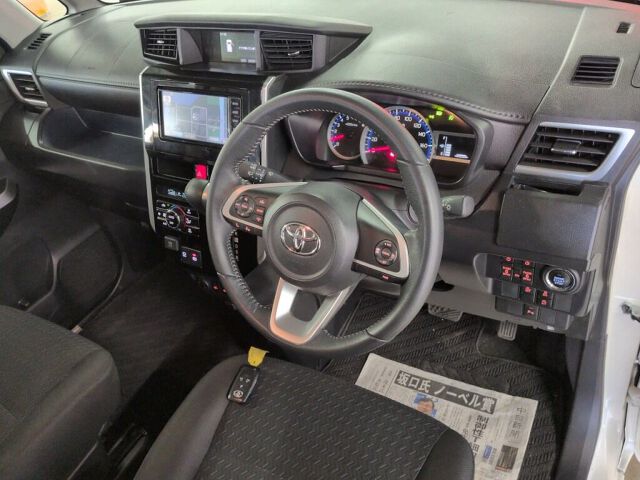 2024 Toyota Roomy Custom G auction photo 3