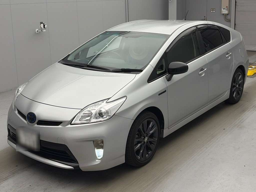 Japan Auction Vehicles 4 2015 Toyota Prius auction photo