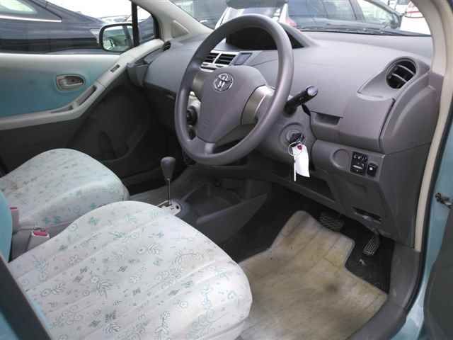 2009 Toyota Vitz Fシャンブルアパリコレクション auction photo 3