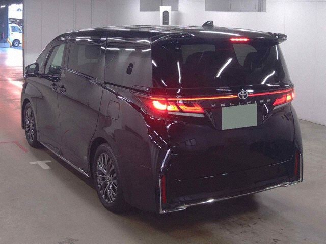 2025 Toyota Vellfire Z Premier auction photo 2