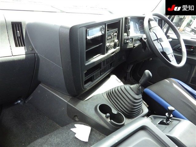 2017 Isuzu 13.9t auction photo 3