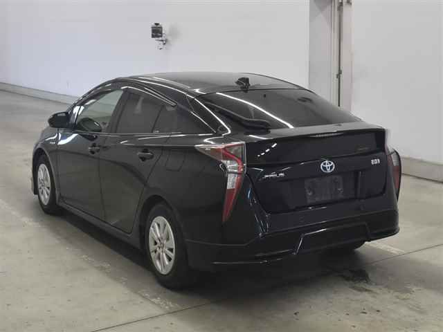 2017 Toyota Prius Sセーフティプラス auction photo 2