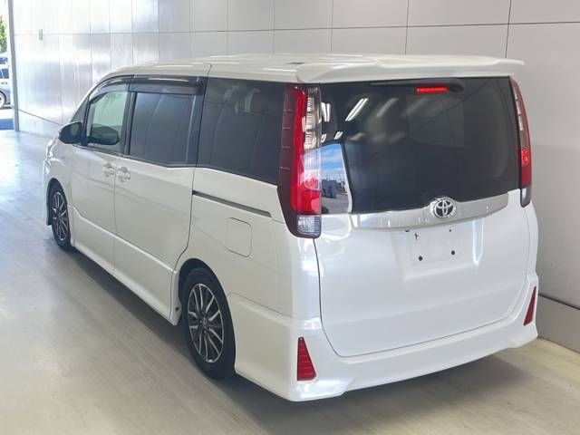 2014 Toyota Noah Si auction photo 3