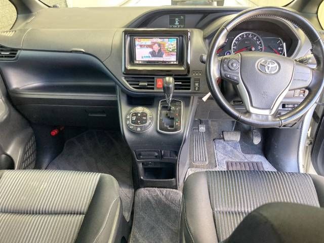 2014 Toyota Noah Si auction photo 4