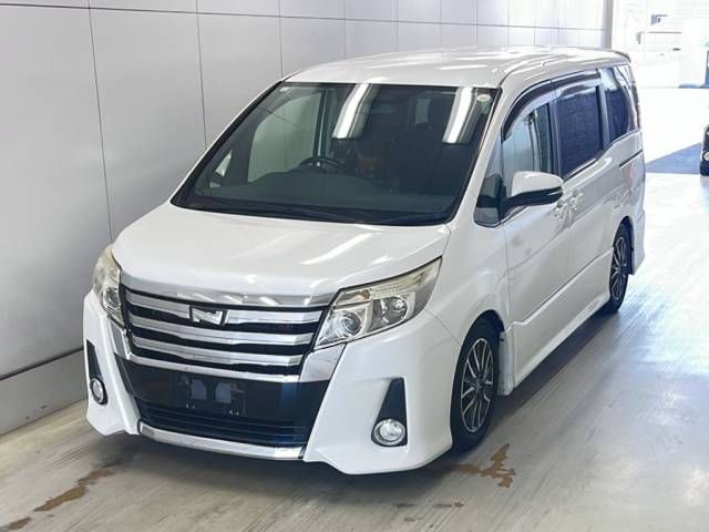 2014 Toyota Noah Si Japan auction vehicle
