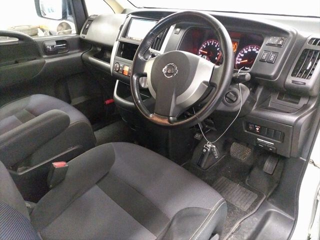 2010 Nissan Serena ハイウェイスター 4WD auction photo 3