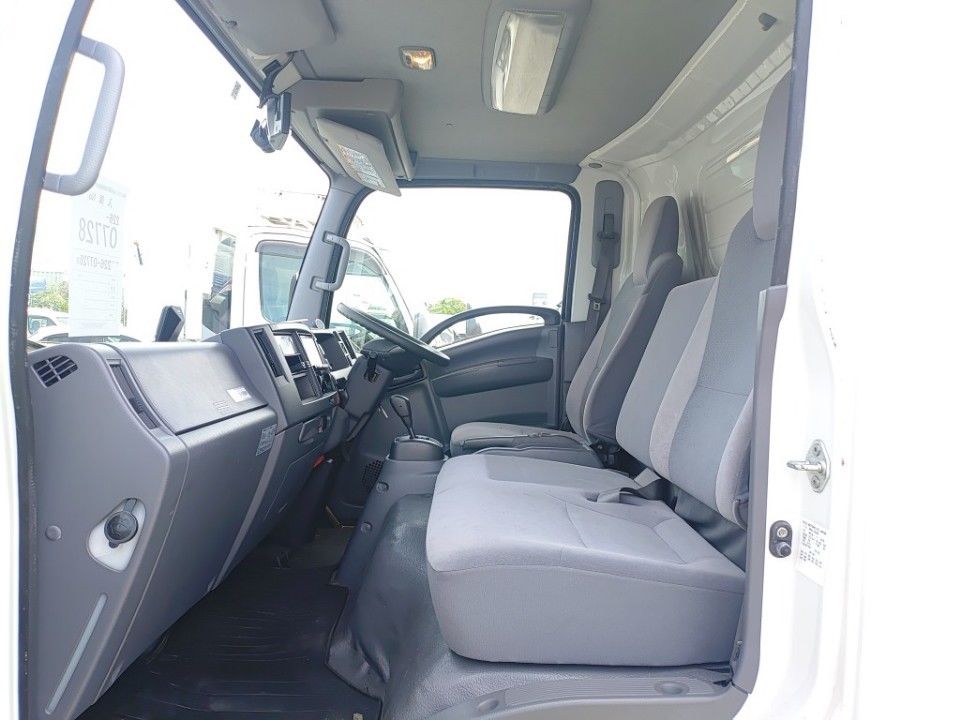 2017 Isuzu Elf auction photo 16