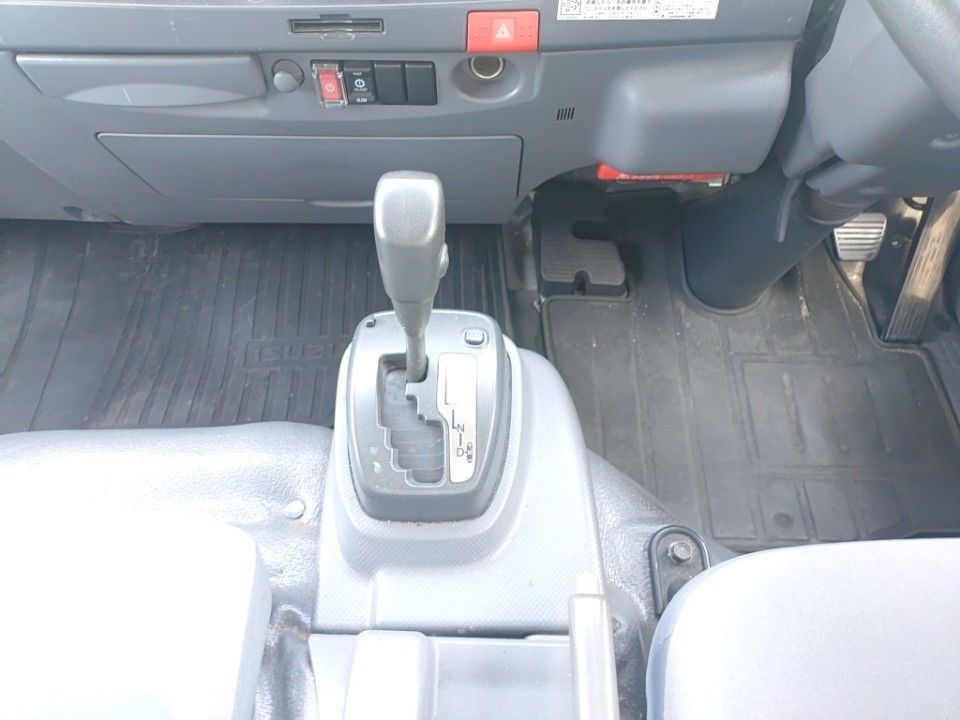 2017 Isuzu Elf auction photo 12
