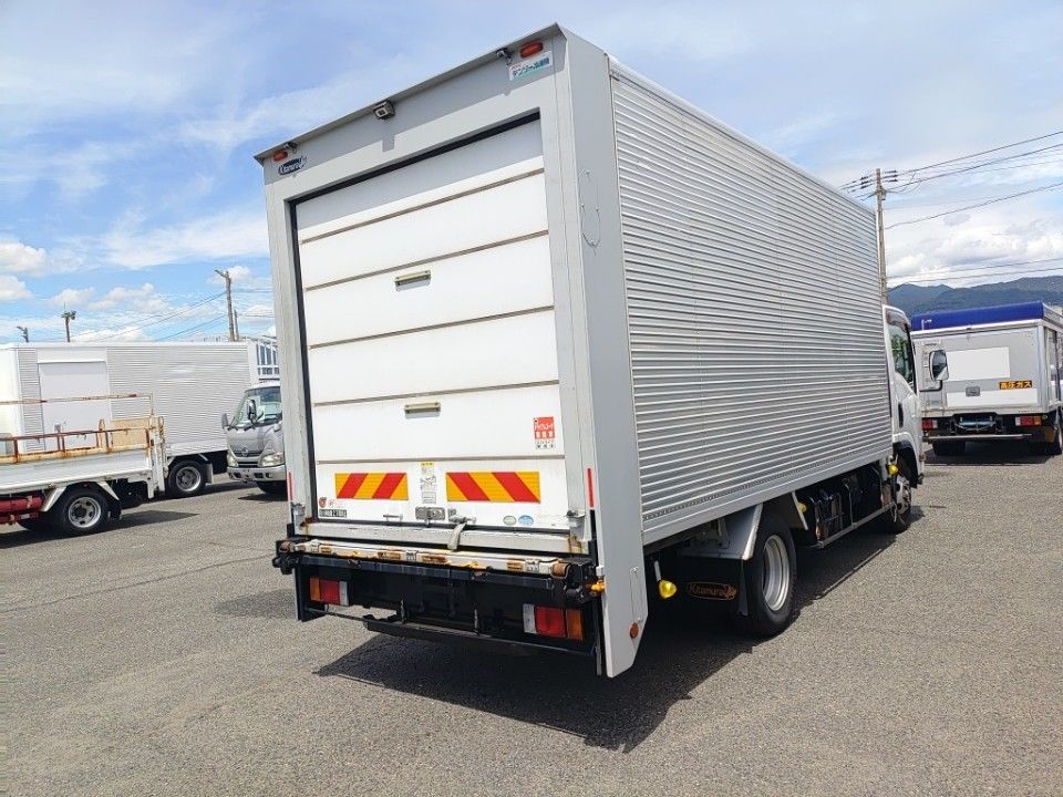 2017 Isuzu Elf auction photo 2