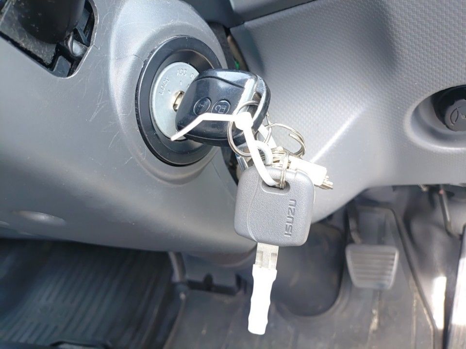 2017 Isuzu Elf auction photo 15