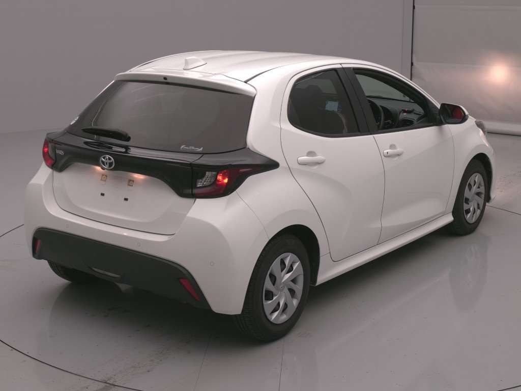 2022 Toyota Yaris X auction photo 2