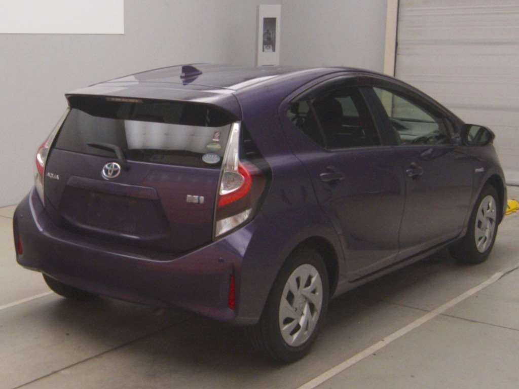 2019 Toyota Aqua S auction photo 2