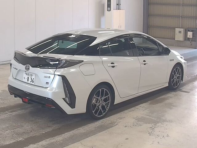 2022 Toyota Prius PHEV S GRスポーツ auction photo 5