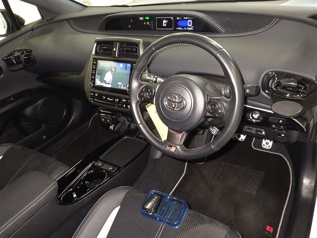 2022 Toyota Prius PHEV S GRスポーツ auction photo 3