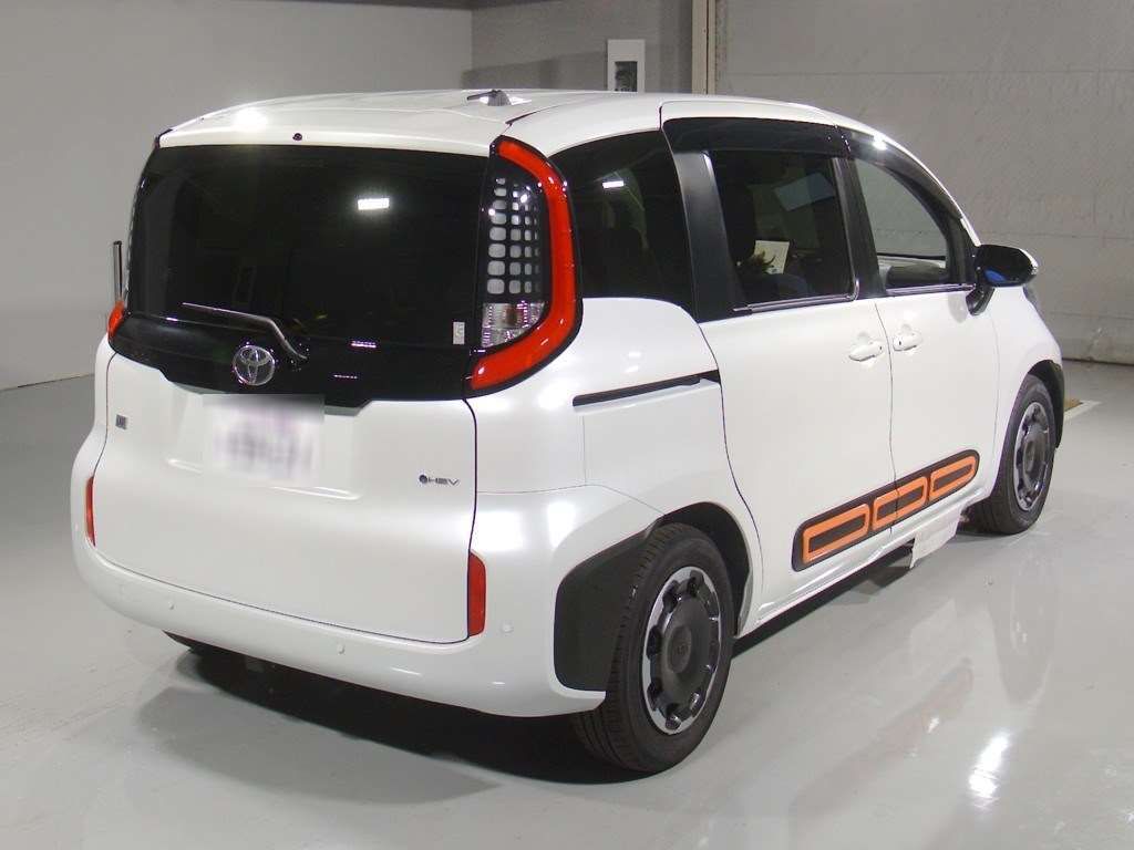 2026 Toyota Sienta Hybrid Z auction photo 2