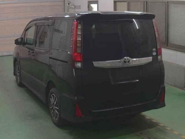 2015 Toyota Noah 4WD Si auction photo 2