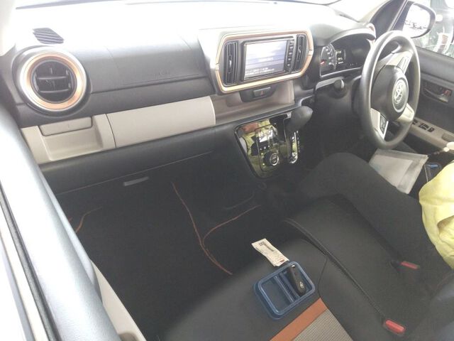 2023 Toyota Passo モーダチャーム auction photo 3